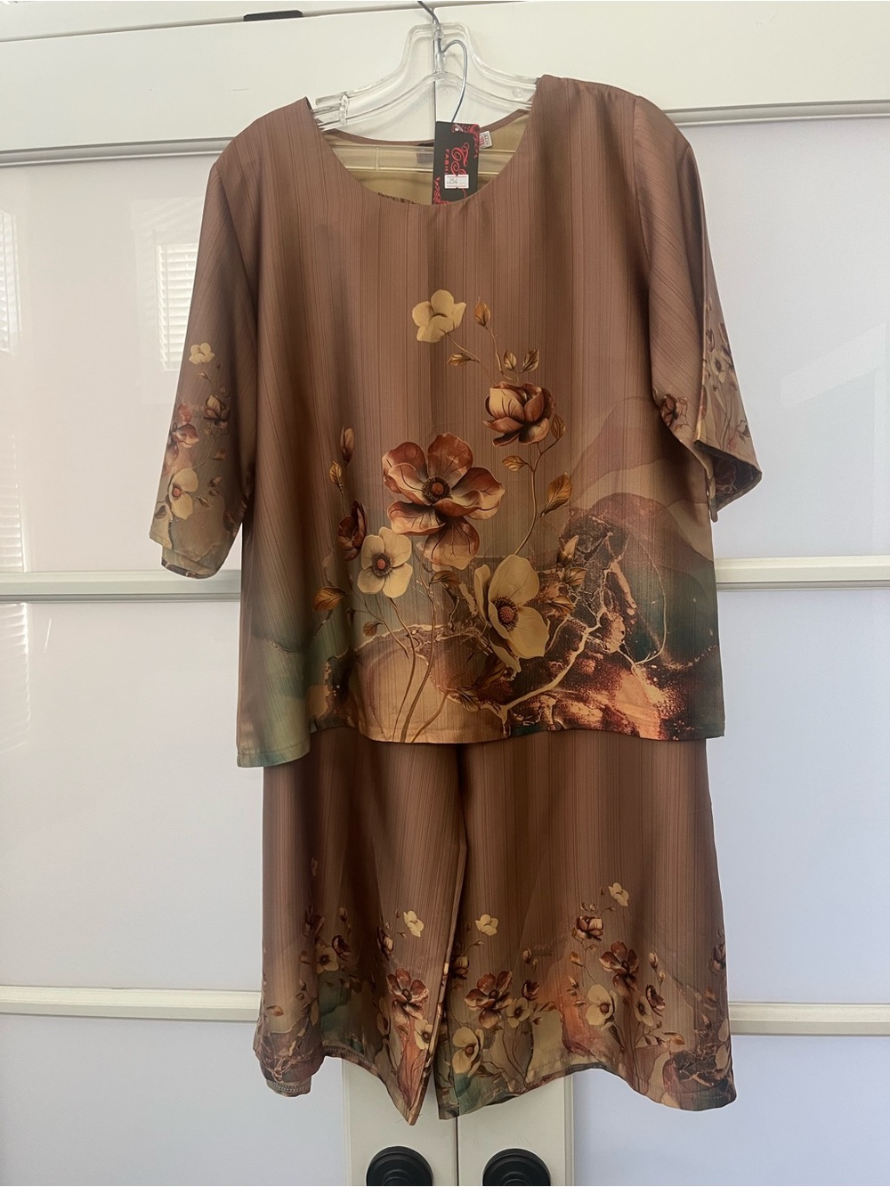 Women's Floral Pantsuit Set in Brown - Classic Two-Piece